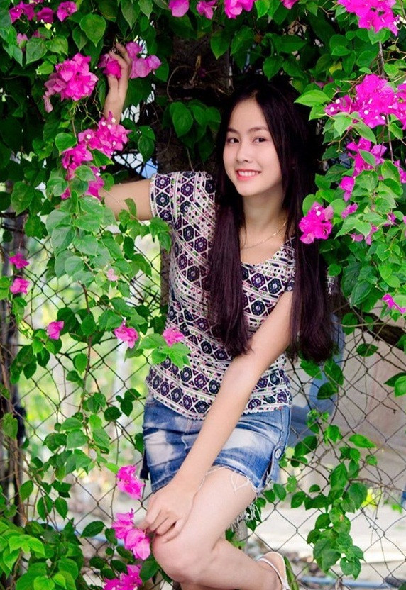 Clip sex Võ Hồng Ngọc Huệ - top 10 Hoa hậu Việt Nam